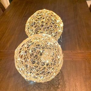 Pottery Barn- Holiday Decoration set of 2 in excellent condition.